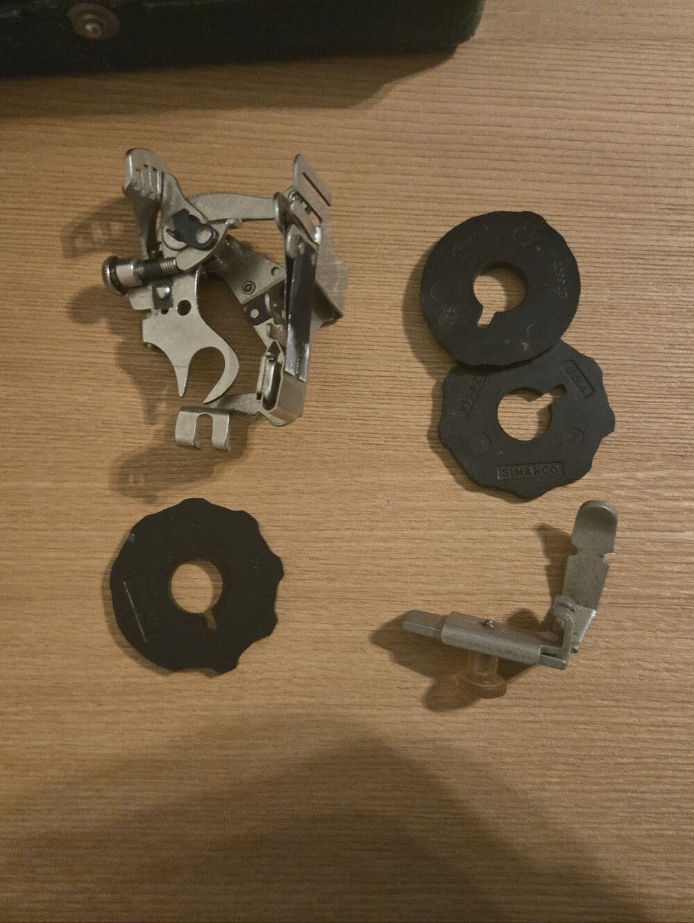 Singer Sewing Machine Accessories - Picture 6 of 11